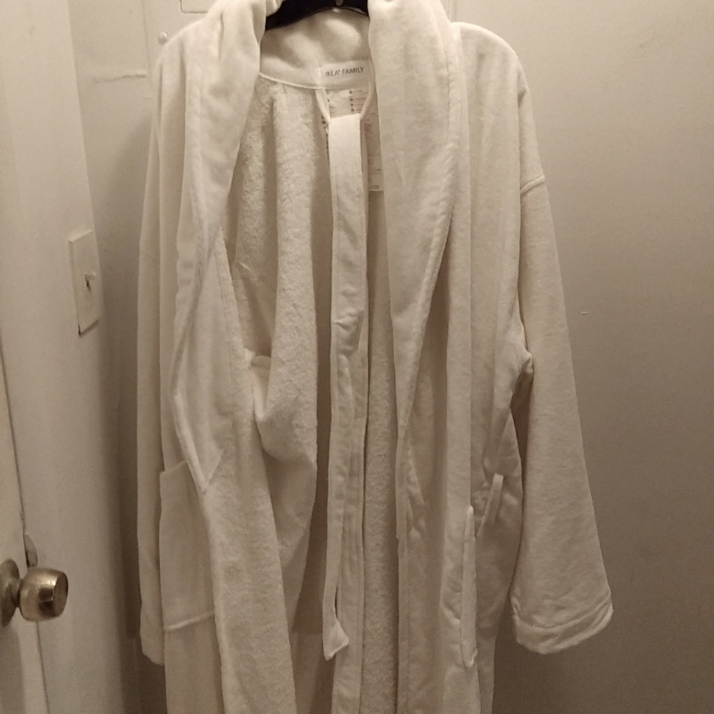 Large Ikea bath robe